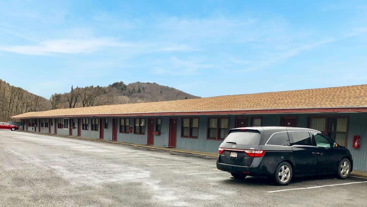 Pleasant Valley Motel West Stockbridge Exteriör bild